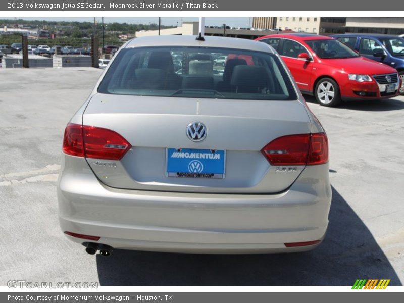 Moonrock Silver Metallic / Titan Black 2013 Volkswagen Jetta SE Sedan