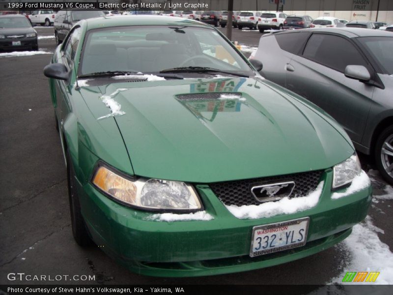 Electric Green Metallic / Light Graphite 1999 Ford Mustang V6 Coupe