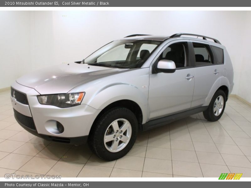 Cool Silver Metallic / Black 2010 Mitsubishi Outlander ES