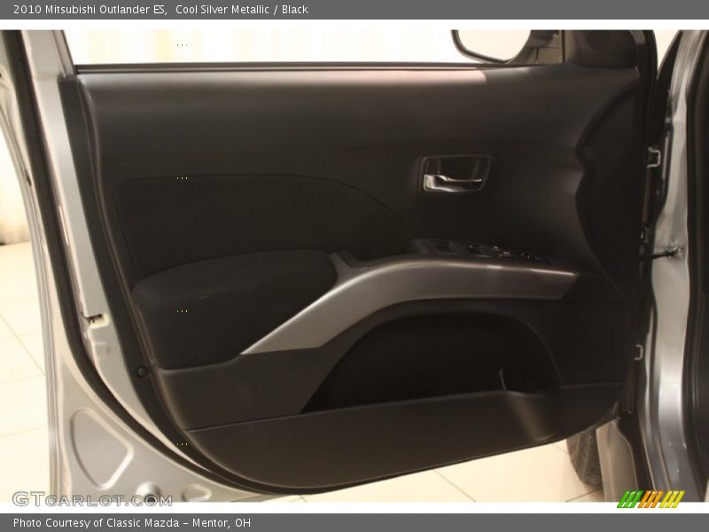 Cool Silver Metallic / Black 2010 Mitsubishi Outlander ES