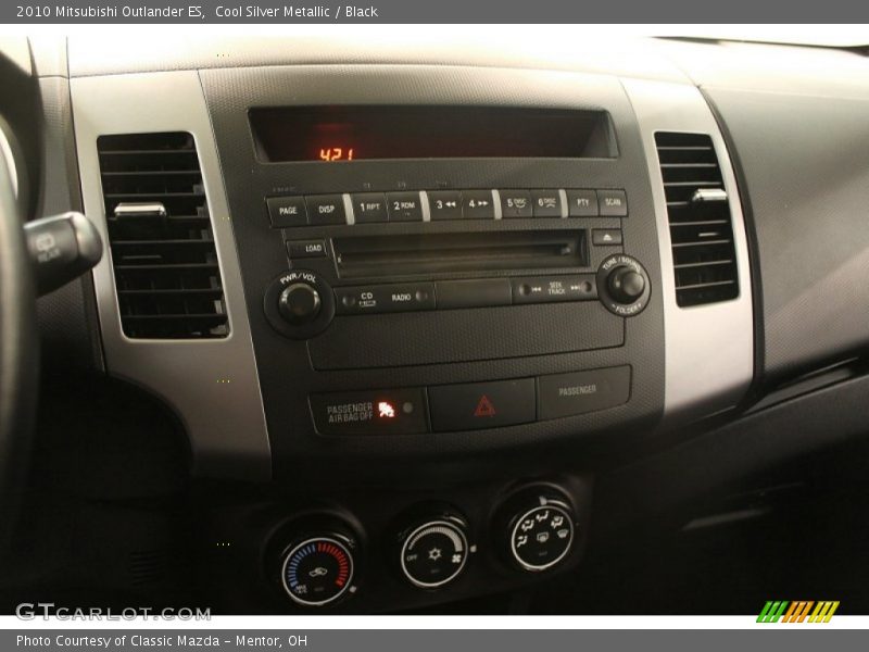 Cool Silver Metallic / Black 2010 Mitsubishi Outlander ES
