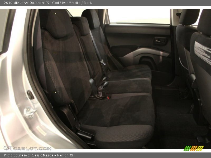 Cool Silver Metallic / Black 2010 Mitsubishi Outlander ES
