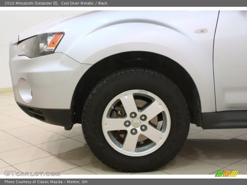 Cool Silver Metallic / Black 2010 Mitsubishi Outlander ES