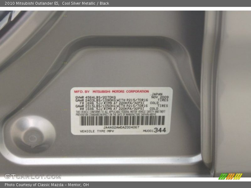 Cool Silver Metallic / Black 2010 Mitsubishi Outlander ES