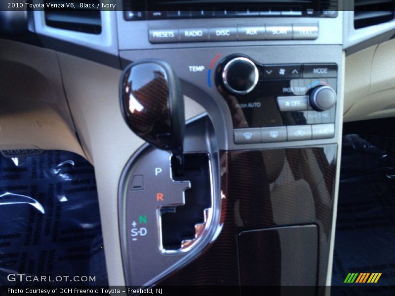 Black / Ivory 2010 Toyota Venza V6