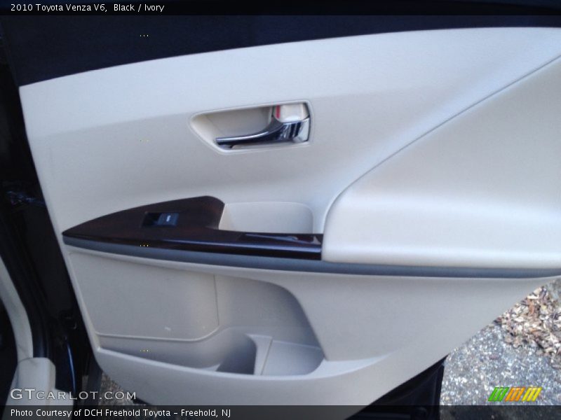 Black / Ivory 2010 Toyota Venza V6