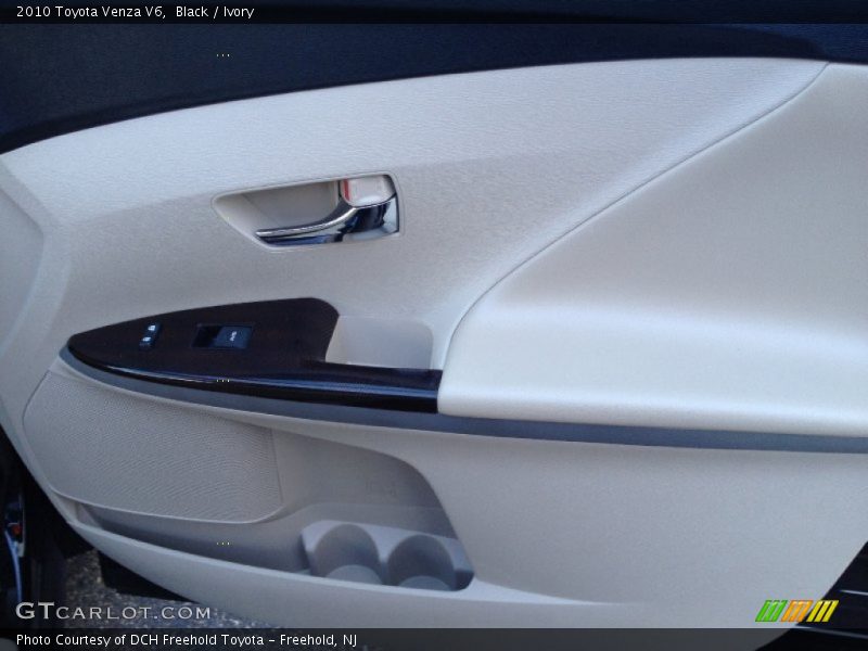 Black / Ivory 2010 Toyota Venza V6