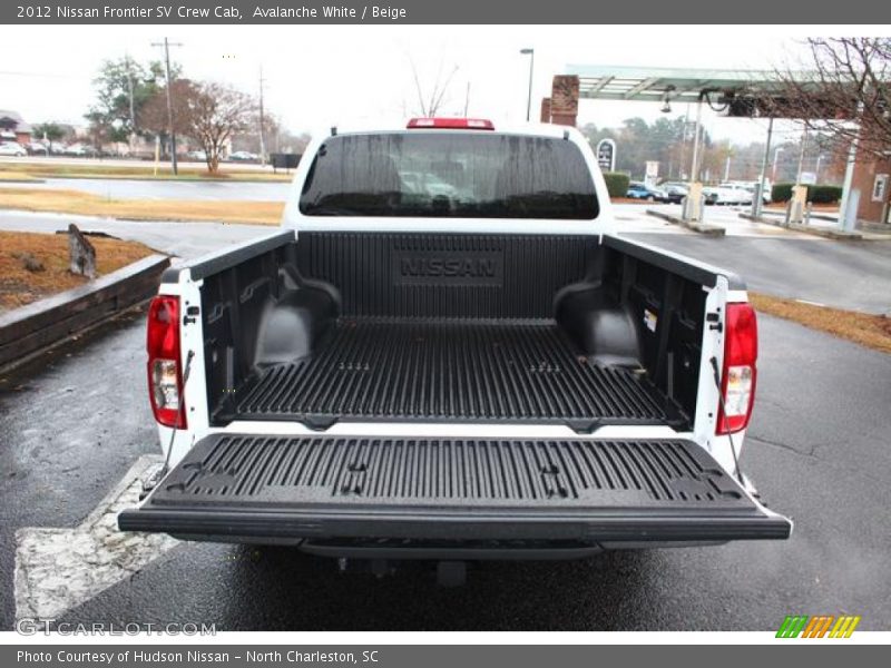 Avalanche White / Beige 2012 Nissan Frontier SV Crew Cab