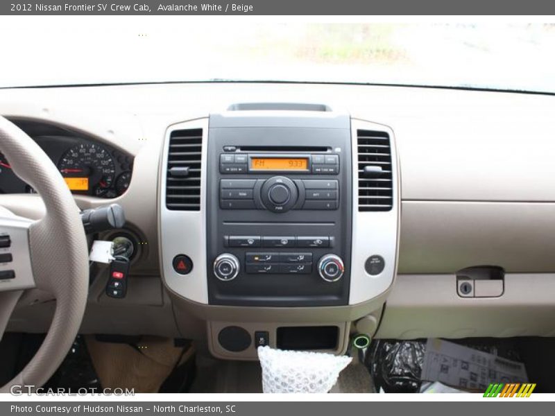 Avalanche White / Beige 2012 Nissan Frontier SV Crew Cab