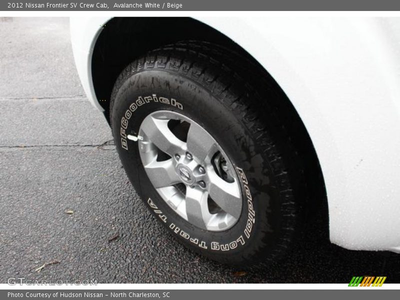 Avalanche White / Beige 2012 Nissan Frontier SV Crew Cab