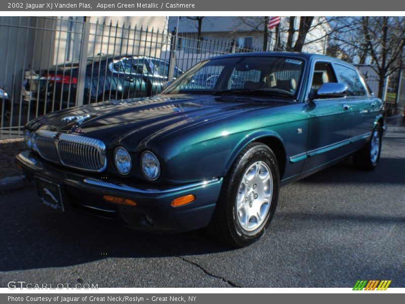 Front 3/4 View of 2002 XJ Vanden Plas