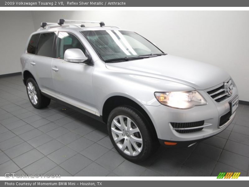 Front 3/4 View of 2009 Touareg 2 V8