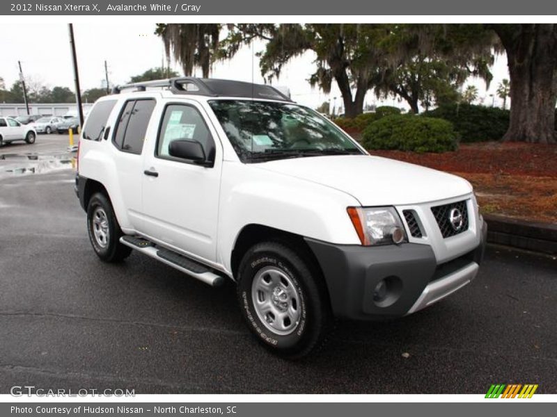 Front 3/4 View of 2012 Xterra X