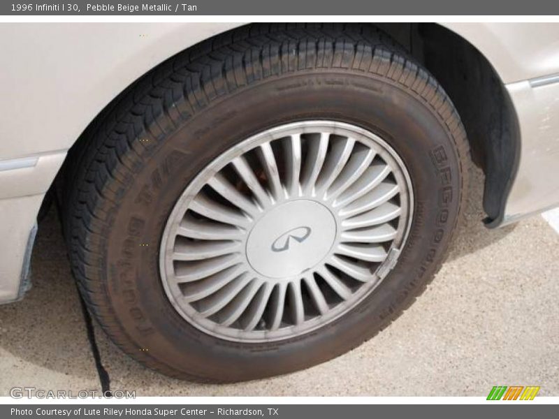 Pebble Beige Metallic / Tan 1996 Infiniti I 30
