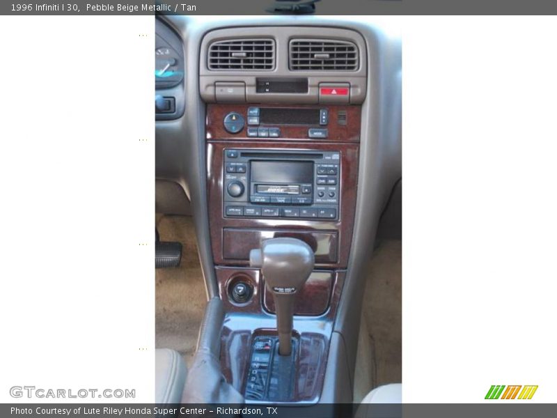 Pebble Beige Metallic / Tan 1996 Infiniti I 30