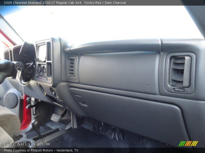 Victory Red / Dark Charcoal 2006 Chevrolet Silverado 1500 LT Regular Cab 4x4