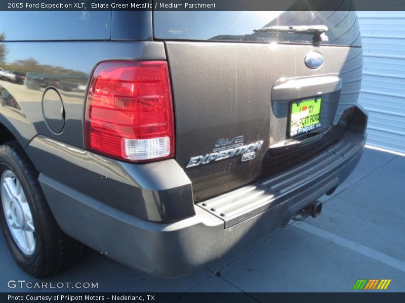 Estate Green Metallic / Medium Parchment 2005 Ford Expedition XLT