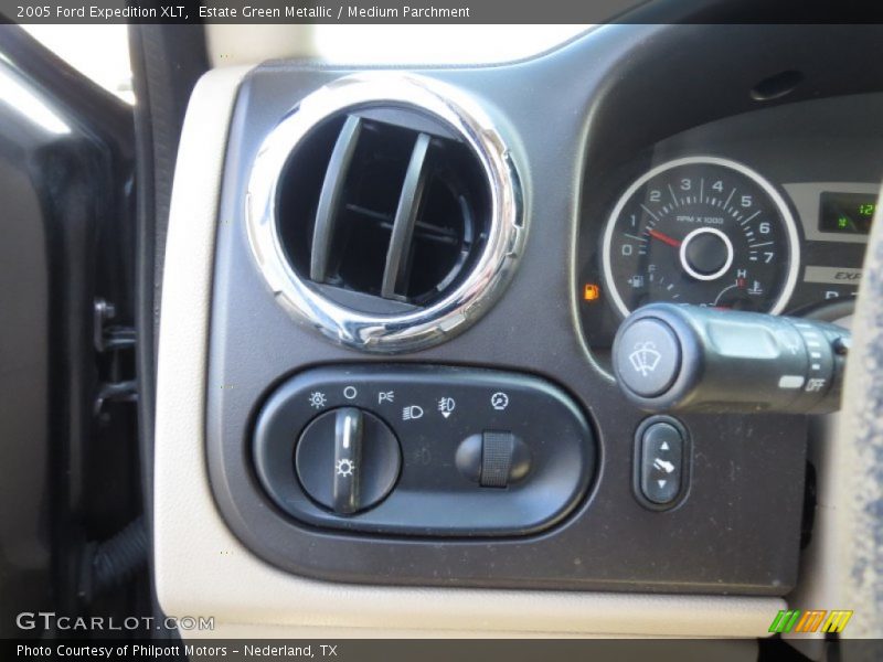 Estate Green Metallic / Medium Parchment 2005 Ford Expedition XLT