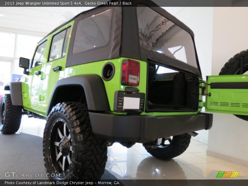 Gecko Green Pearl / Black 2013 Jeep Wrangler Unlimited Sport S 4x4