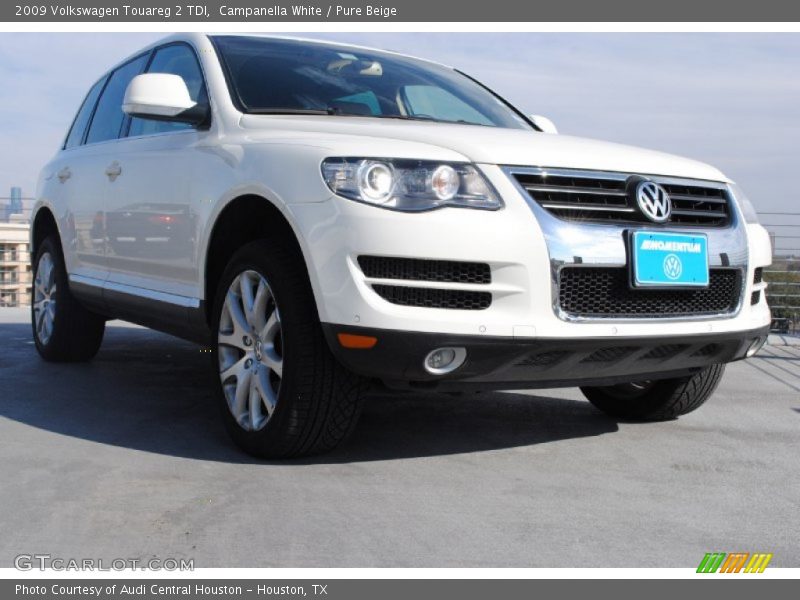 Campanella White / Pure Beige 2009 Volkswagen Touareg 2 TDI