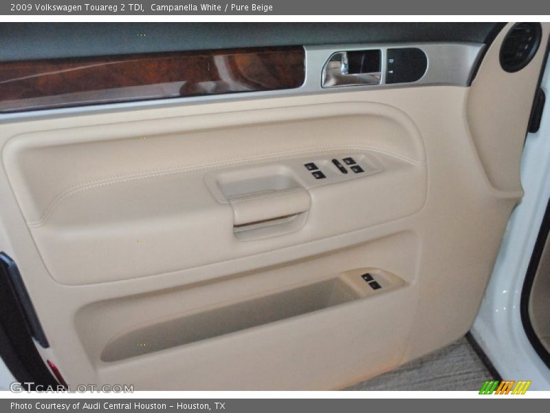 Campanella White / Pure Beige 2009 Volkswagen Touareg 2 TDI