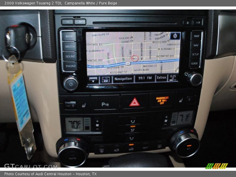 Campanella White / Pure Beige 2009 Volkswagen Touareg 2 TDI