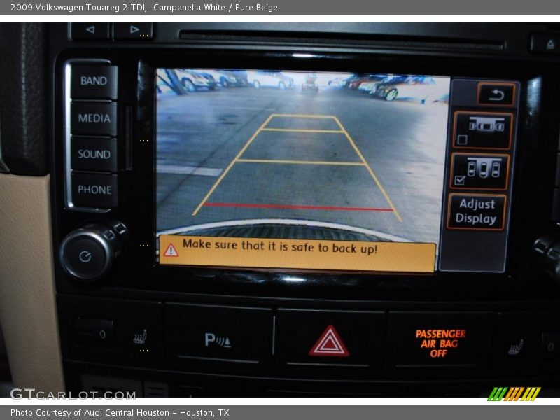 Campanella White / Pure Beige 2009 Volkswagen Touareg 2 TDI