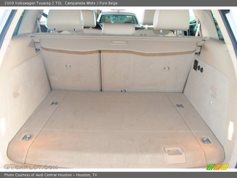 Campanella White / Pure Beige 2009 Volkswagen Touareg 2 TDI