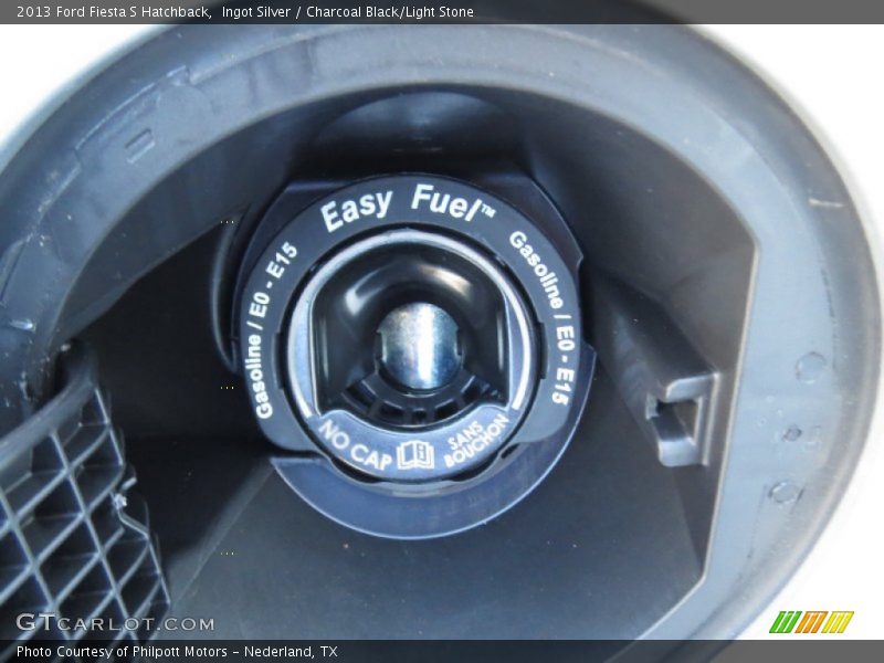 Ingot Silver / Charcoal Black/Light Stone 2013 Ford Fiesta S Hatchback