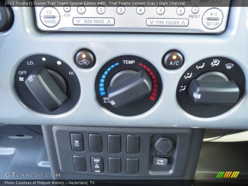 Controls of 2013 FJ Cruiser Trail Teams Special Edition 4WD