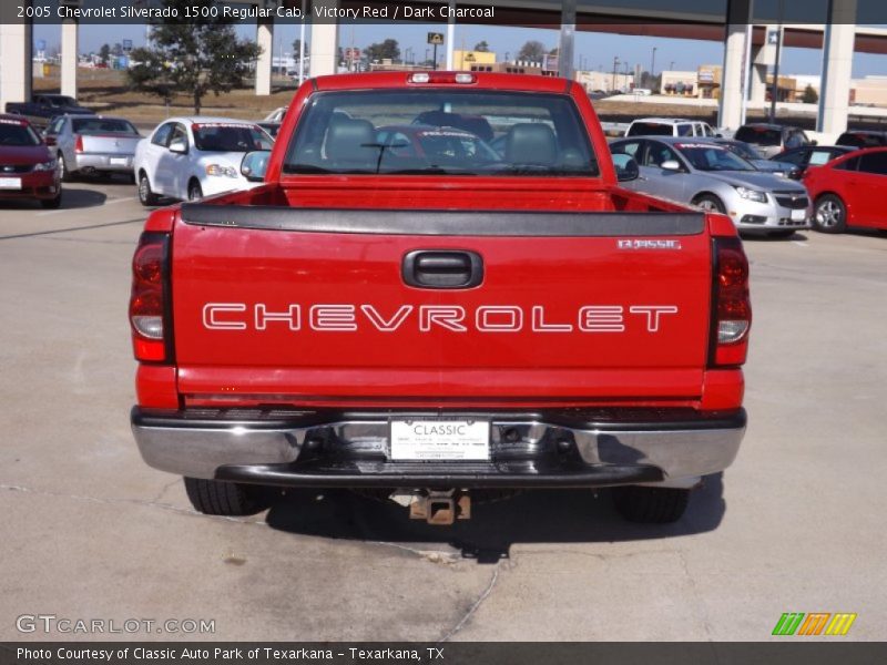 Victory Red / Dark Charcoal 2005 Chevrolet Silverado 1500 Regular Cab