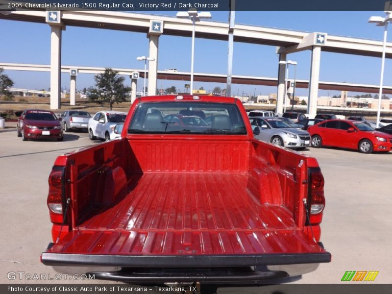 Victory Red / Dark Charcoal 2005 Chevrolet Silverado 1500 Regular Cab