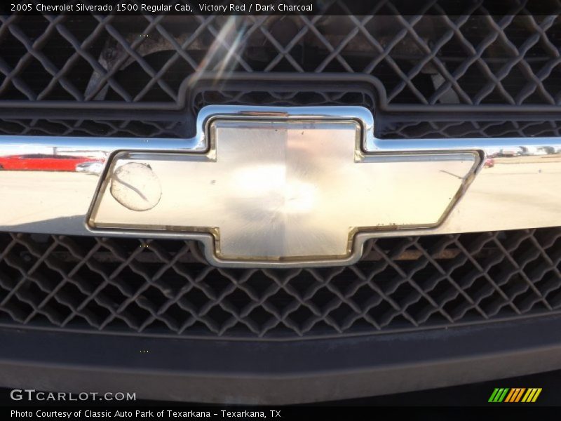 Victory Red / Dark Charcoal 2005 Chevrolet Silverado 1500 Regular Cab