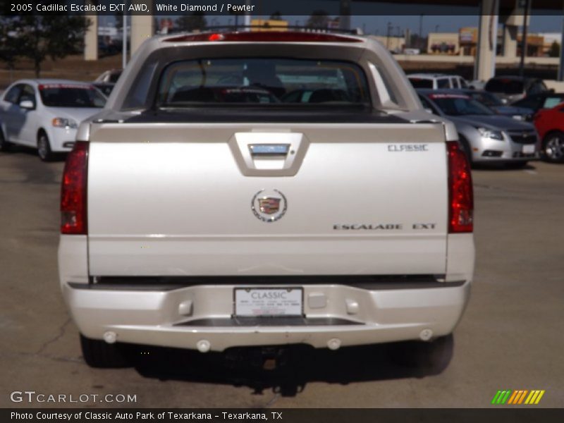 White Diamond / Pewter 2005 Cadillac Escalade EXT AWD