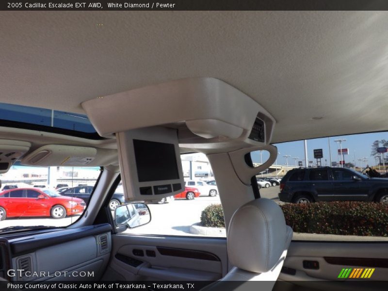 White Diamond / Pewter 2005 Cadillac Escalade EXT AWD