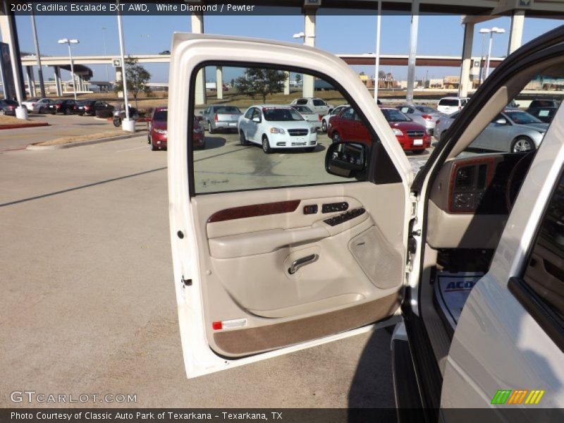 White Diamond / Pewter 2005 Cadillac Escalade EXT AWD