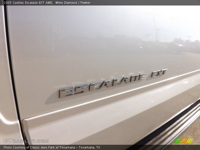 White Diamond / Pewter 2005 Cadillac Escalade EXT AWD