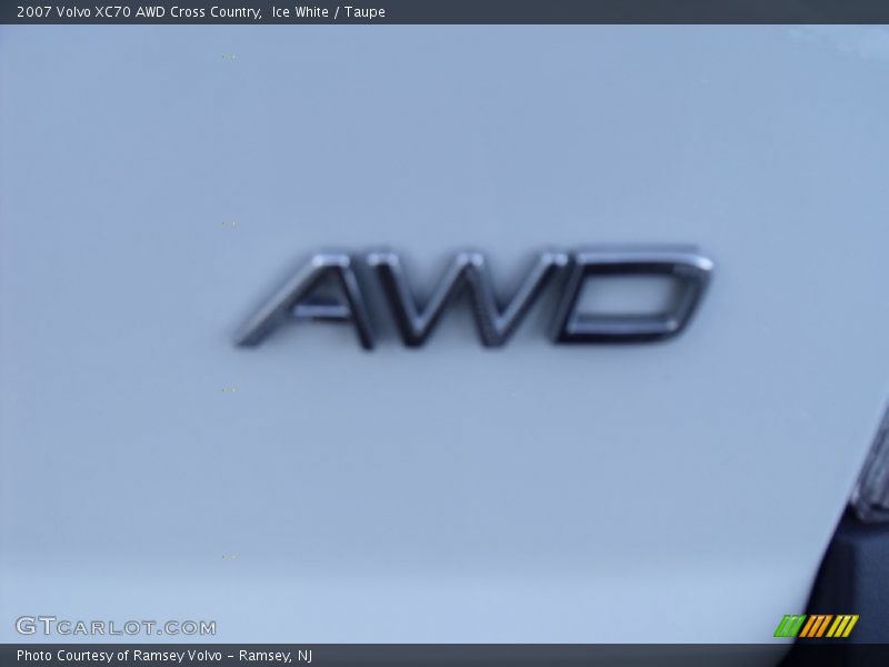 Ice White / Taupe 2007 Volvo XC70 AWD Cross Country