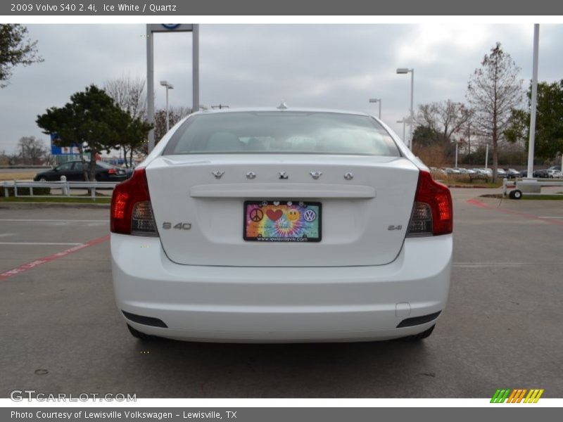 Ice White / Quartz 2009 Volvo S40 2.4i