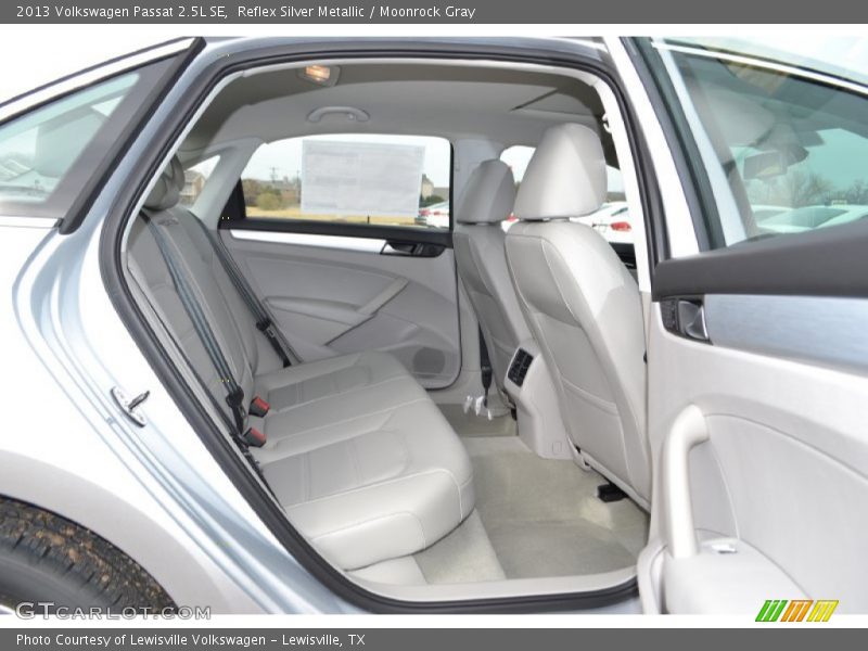 Reflex Silver Metallic / Moonrock Gray 2013 Volkswagen Passat 2.5L SE