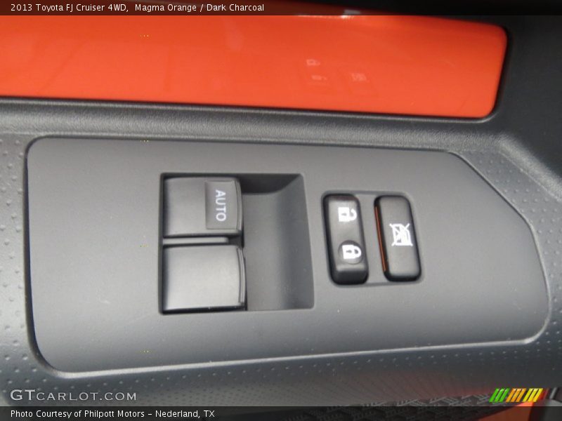 Controls of 2013 FJ Cruiser 4WD