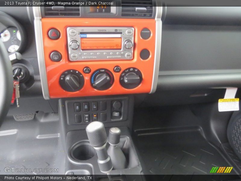 Controls of 2013 FJ Cruiser 4WD