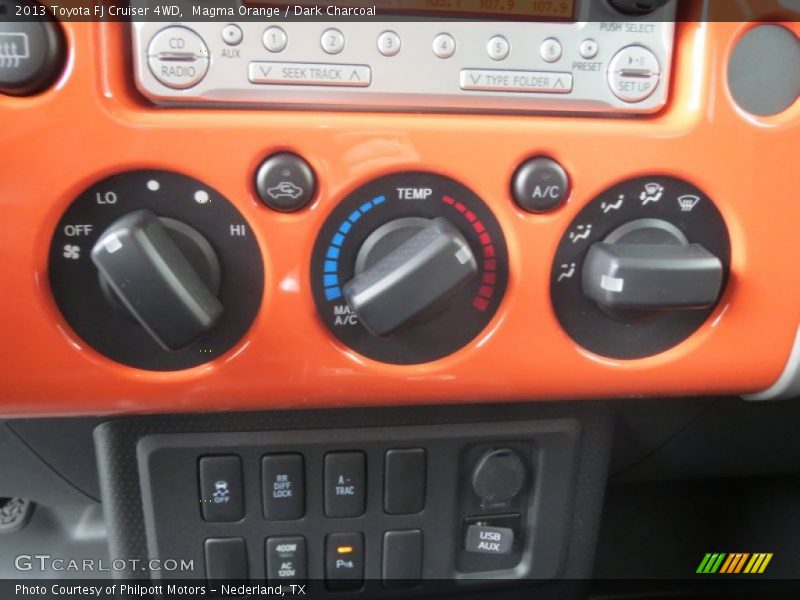 Controls of 2013 FJ Cruiser 4WD