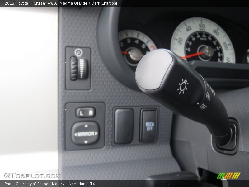 Controls of 2013 FJ Cruiser 4WD