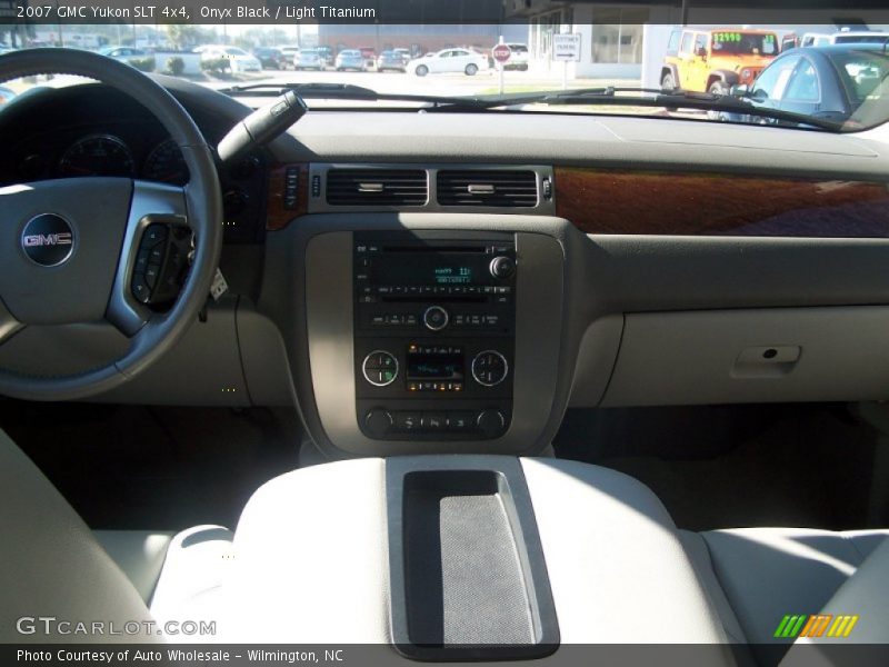 Onyx Black / Light Titanium 2007 GMC Yukon SLT 4x4