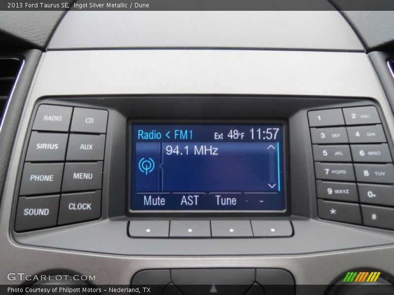 Ingot Silver Metallic / Dune 2013 Ford Taurus SE