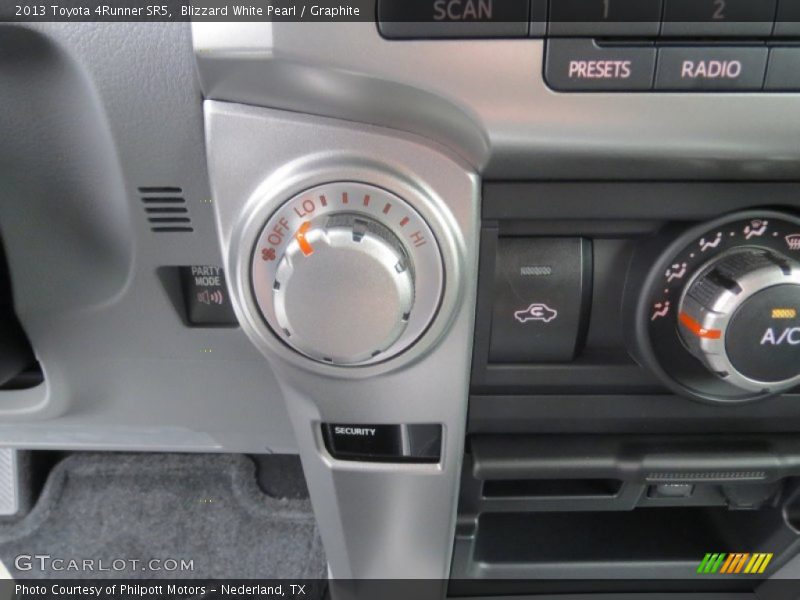 Blizzard White Pearl / Graphite 2013 Toyota 4Runner SR5