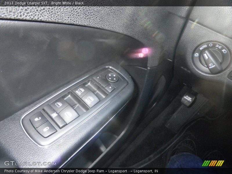 Bright White / Black 2013 Dodge Charger SXT