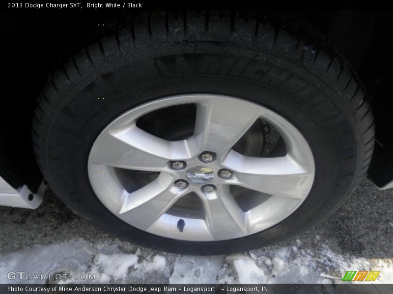 Bright White / Black 2013 Dodge Charger SXT