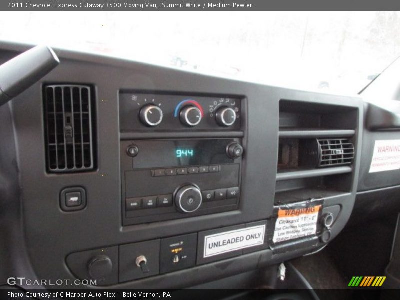 Controls of 2011 Express Cutaway 3500 Moving Van